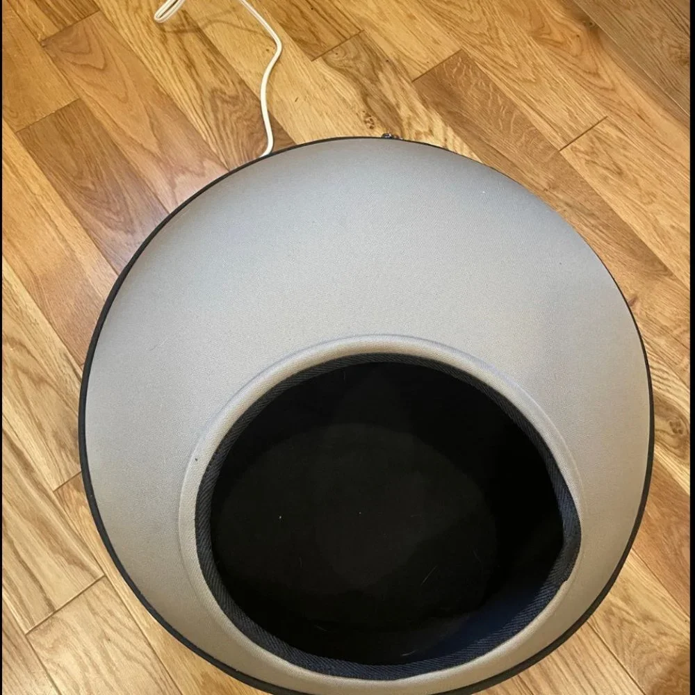 Heated cat bed
